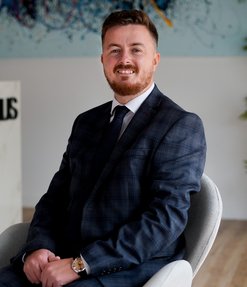 Aaron Yasities Emirates Living Consultant