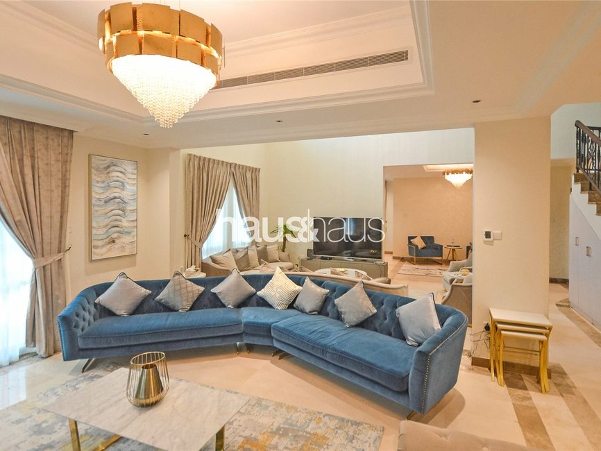 4 Bedroom villa for sale in Entertainment Foyer - view - 1