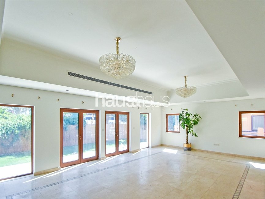 5 Bedroom villa for sale in Dubai Style - view - 2