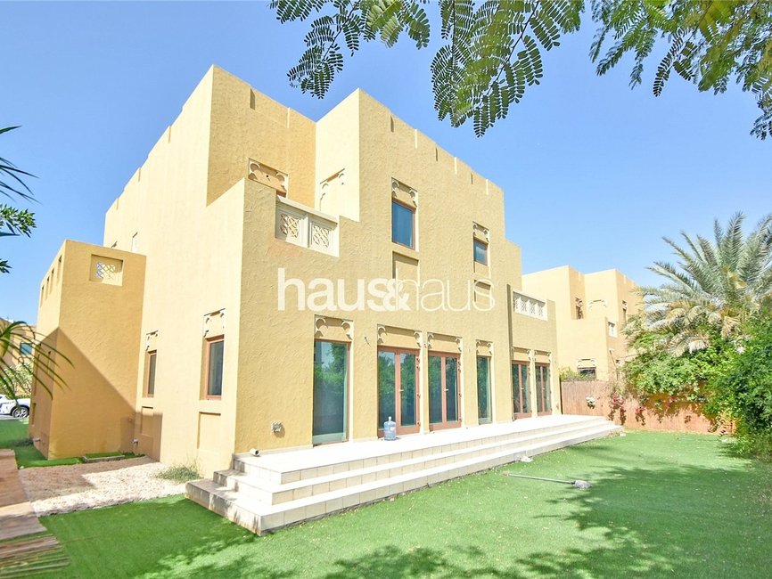 5 Bedroom villa for sale in Dubai Style - view - 1