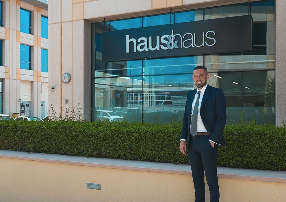 Chris Maughan Sales Manager – Dubai Marina